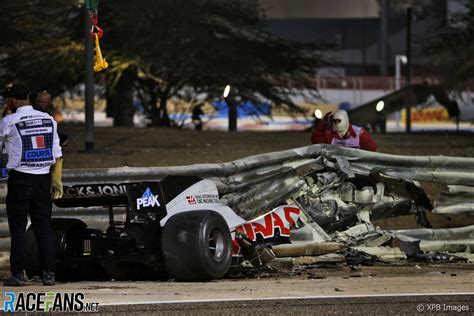 Grosjean crash - Nov 30, 2020 · Romain Grosjean is being treated in hospital for burns after a terrifying, fiery accident at the Bahrain Grand Prix. The Frenchman's Haas pierced the barrier, split in two and burst into flames on ... 
